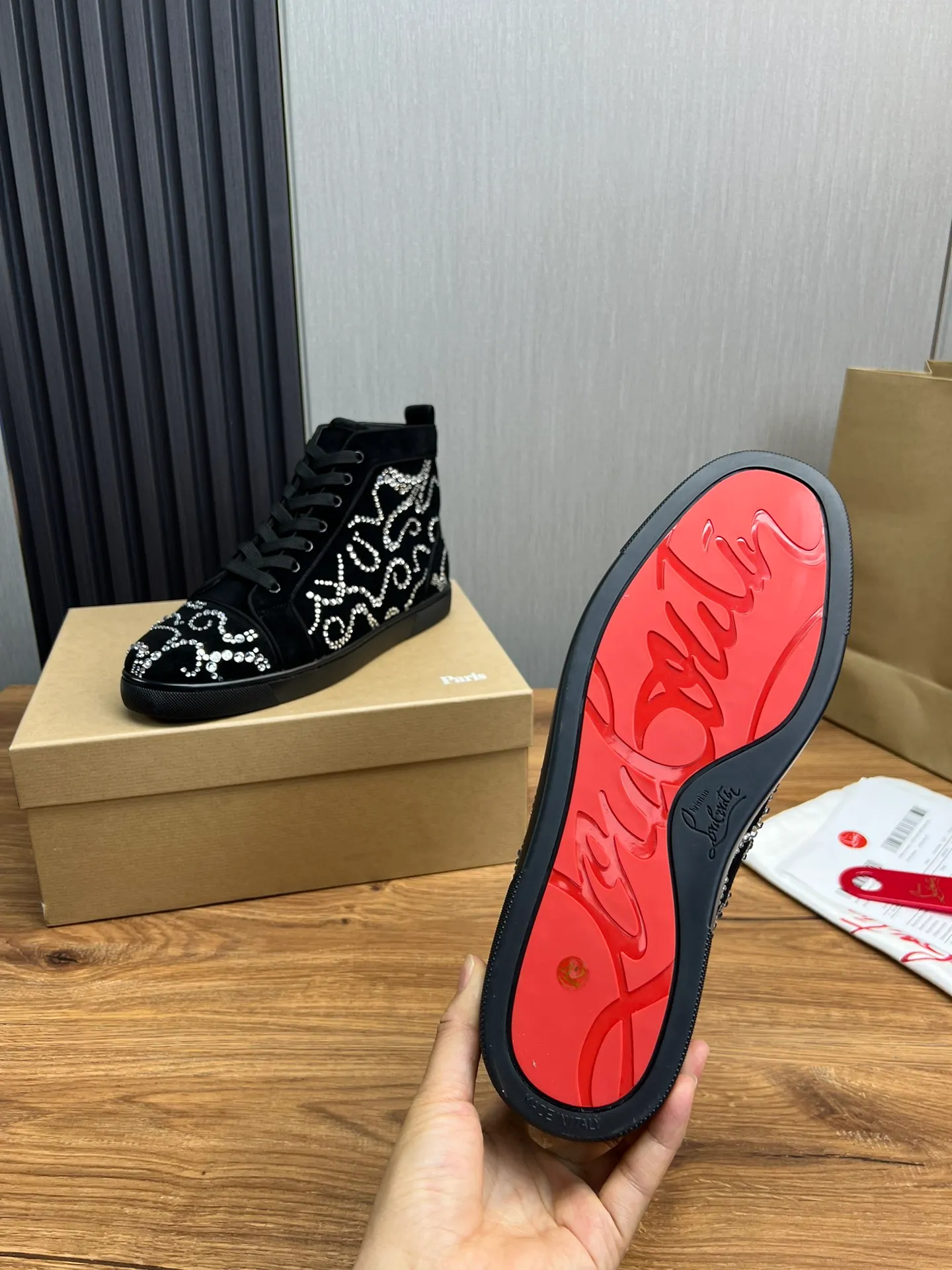 Men's shoes 💰740💰 CL popular red-soled boots 🆑 1:1 original mold, Christian* Louboutin, imported cow velvet hot rhinestones + water-dyed cowhide lining, original outsole ⬆️ wear-resistant and non-slip, full set of counter packaging 🎁38-45 (customized for 45, non-refundable)